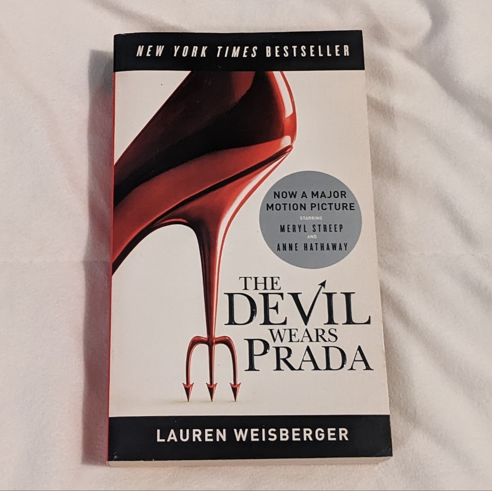💥 The Devil Wears Prada by Lauren Weisberger Paperback